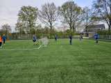 Training S.K.N.W.K. JO19-1 van donderdag 25 april 2024 (24/120)